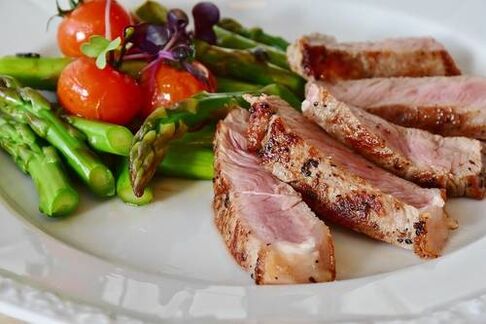 carne y verduras en una dieta cetogénica